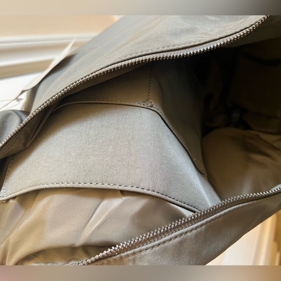 Sweaty Betty Crossbody bag, large. Olive, NWT - Picture 6 of 12